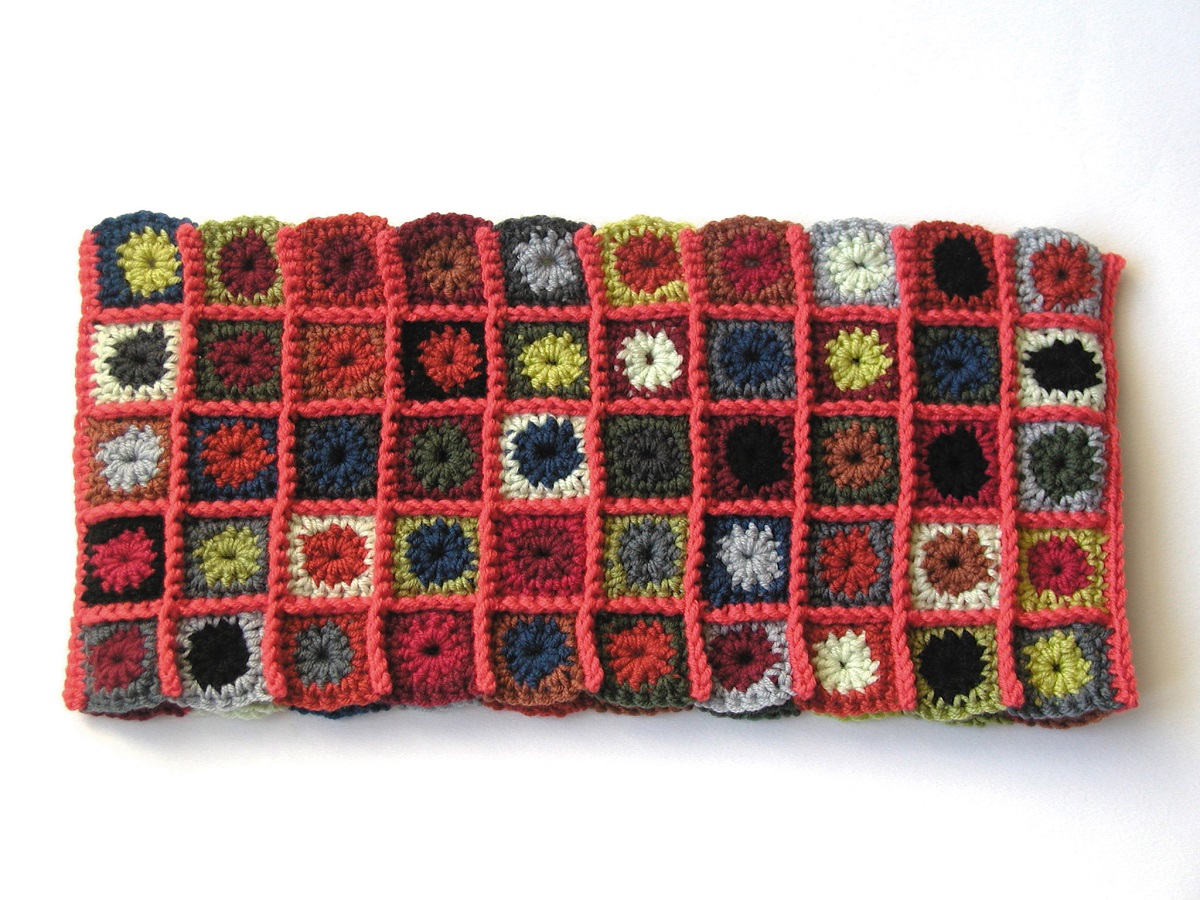 Portrait of a Young Man with Red Hat Unisex Neckwarmer – Ritratto di Giovane Uomo con Cappello Rosso scaldacollo unisex